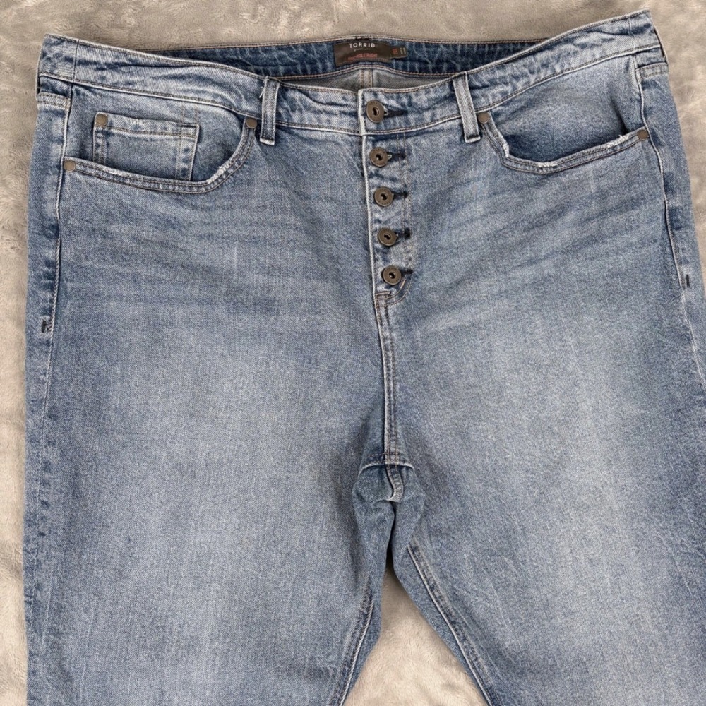 Torrid High Rise Straight Button Fly Light Wash Jeans Women Cropped 20R (42x26) - Picture 3 of 16
